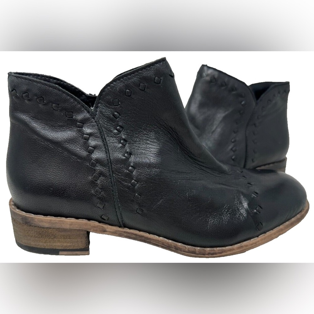EUC luxe Skechers boots
